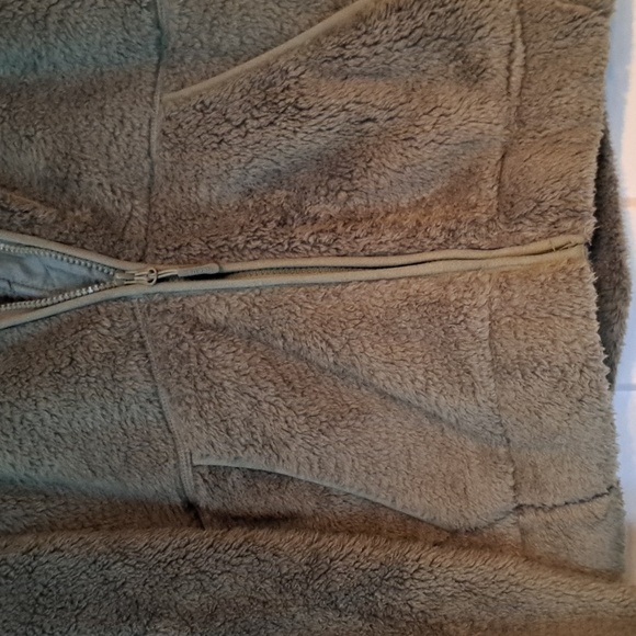 New sherpa Reebok jacket with hood/ color sage / with tags - Picture 4 of 9